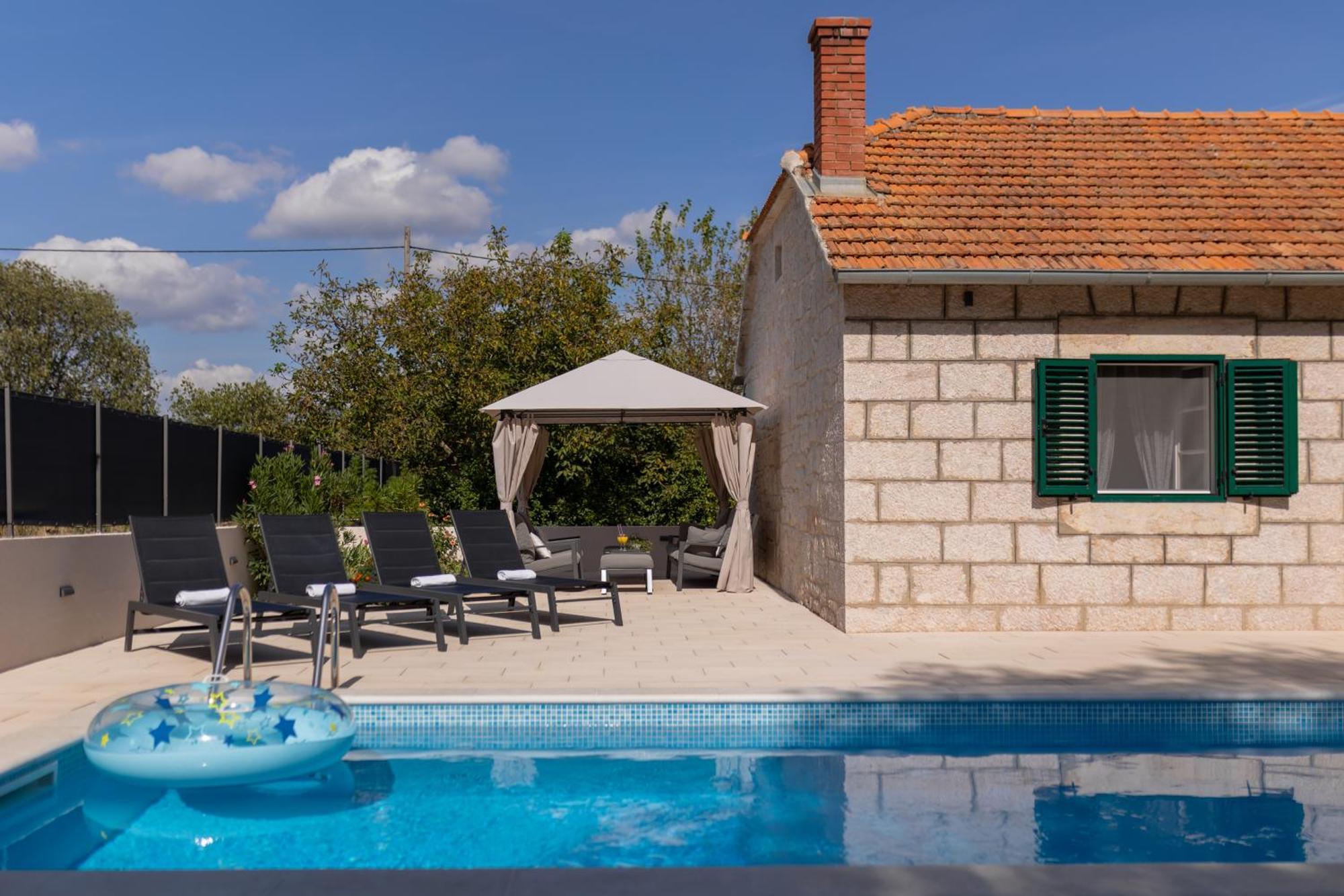 Pakovo Selo Experience Village Life - Jokini Dvori With Private Pool מראה חיצוני תמונה
