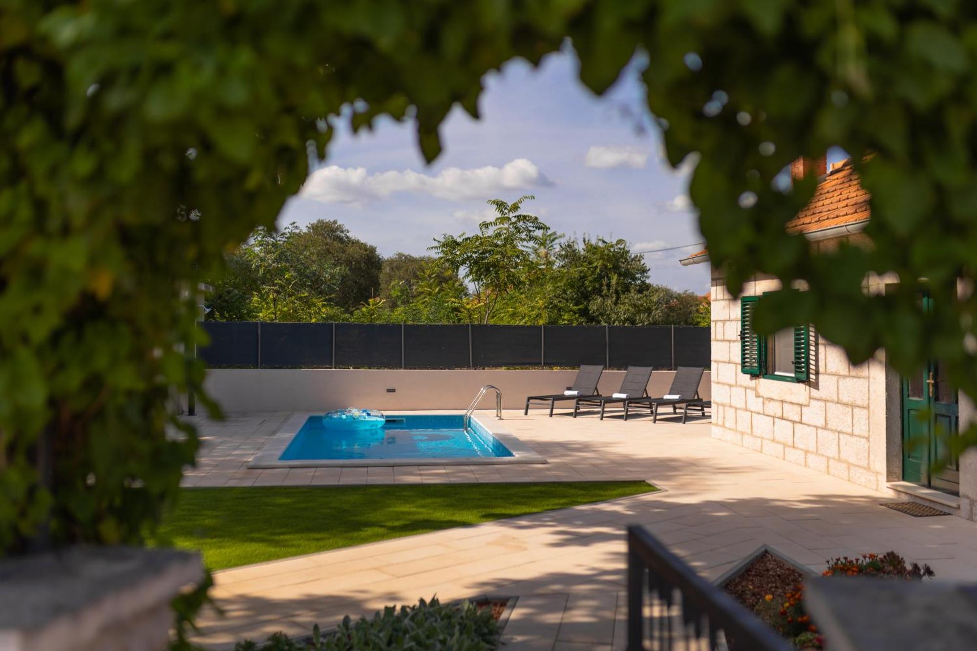 Pakovo Selo Experience Village Life - Jokini Dvori With Private Pool מראה חיצוני תמונה