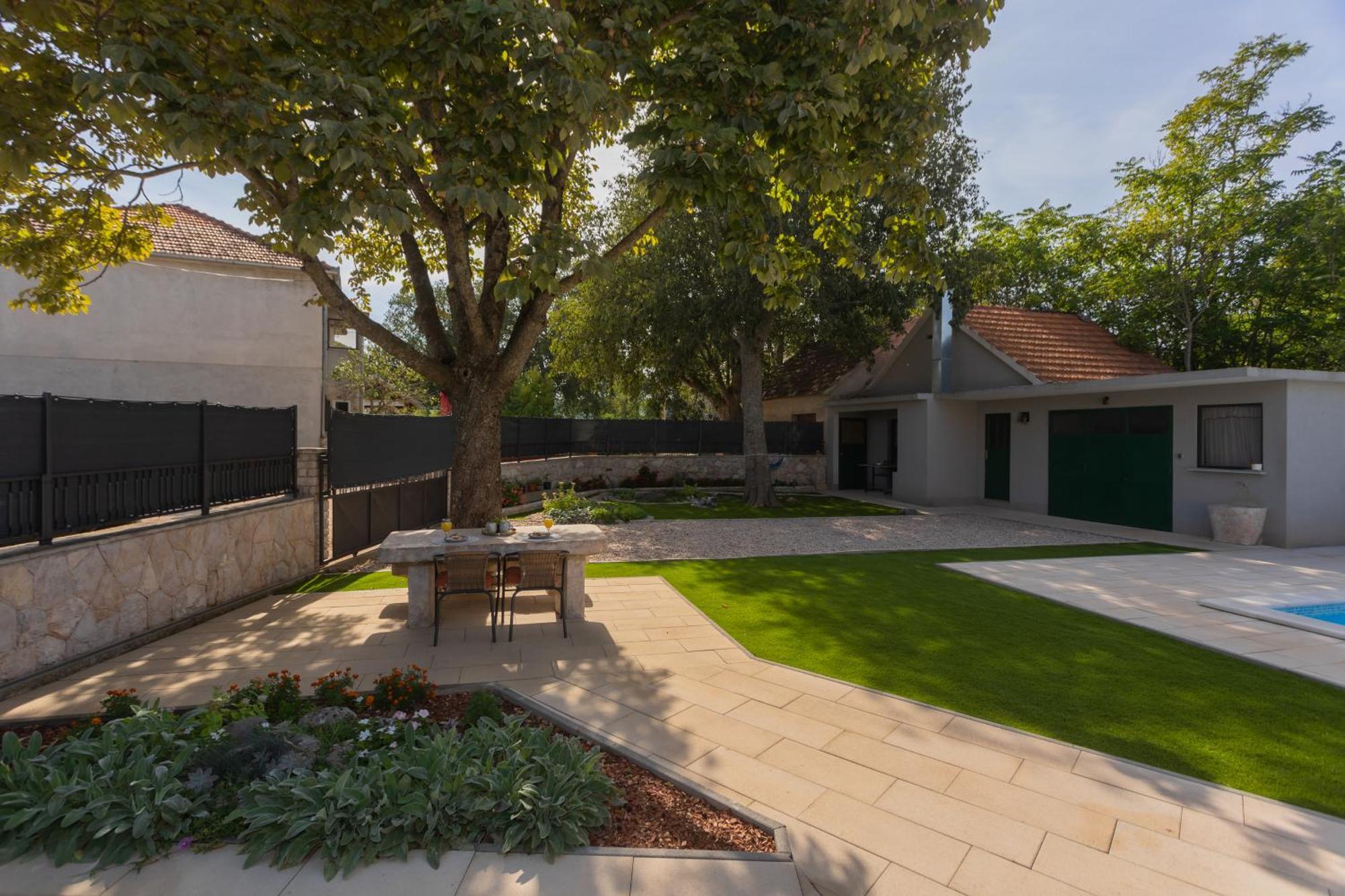 Pakovo Selo Experience Village Life - Jokini Dvori With Private Pool מראה חיצוני תמונה