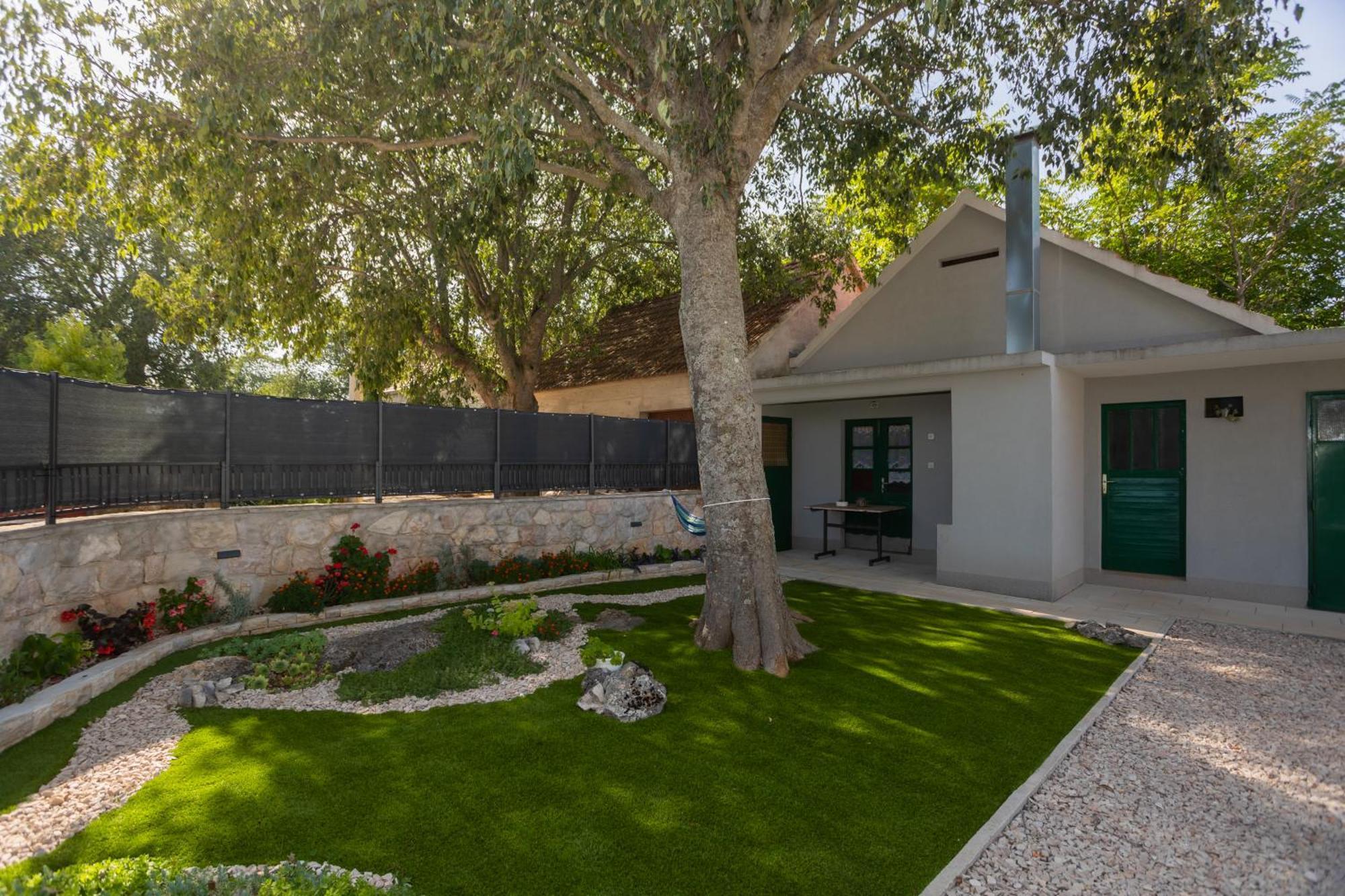 Pakovo Selo Experience Village Life - Jokini Dvori With Private Pool מראה חיצוני תמונה
