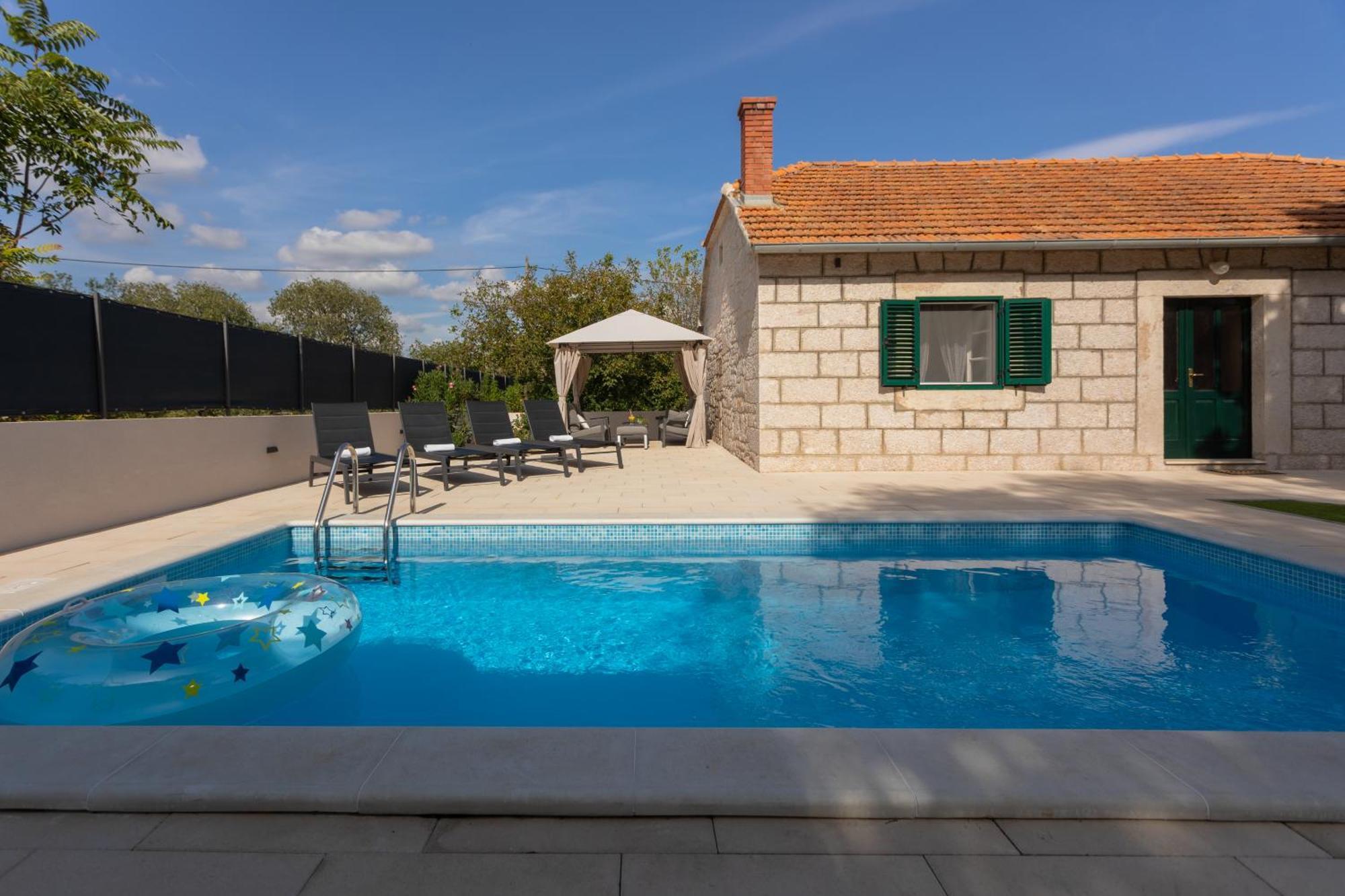 Pakovo Selo Experience Village Life - Jokini Dvori With Private Pool מראה חיצוני תמונה