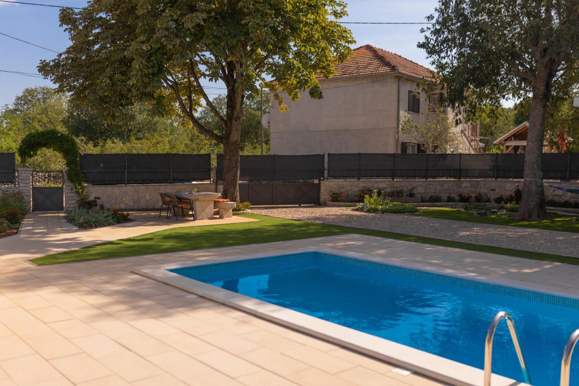 Pakovo Selo Experience Village Life - Jokini Dvori With Private Pool מראה חיצוני תמונה