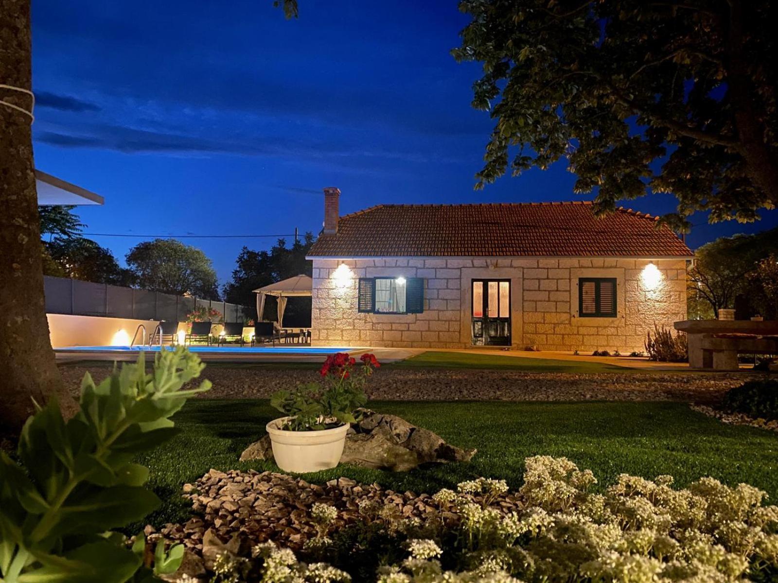 Pakovo Selo Experience Village Life - Jokini Dvori With Private Pool מראה חיצוני תמונה